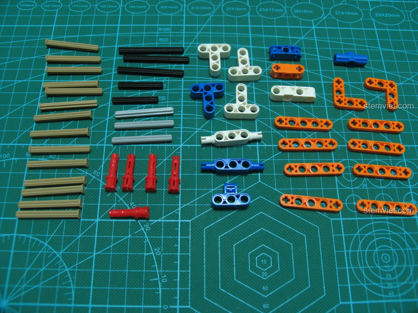 Các mảnh ghép cơ bản và đặc biệt của bộ lắp ráp Súng AK-47 1001, bao gồm các thanh dài và chi tiết góc.