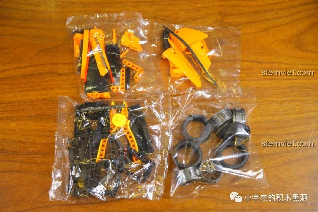 Túi mảnh ghép đặc biệt không số của bộ Cada 8602 McLaren P1, chứa các chi tiết lớn và độc đáo.