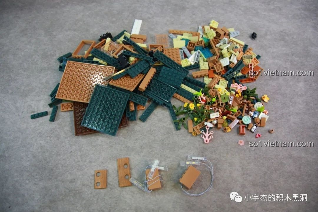 Các mảnh ghép đặc biệt của bộ inbrixx 880018 Ngôi Nhà Nhật Bản Kumamon, bao gồm rèm tre và bộ đèn LED.