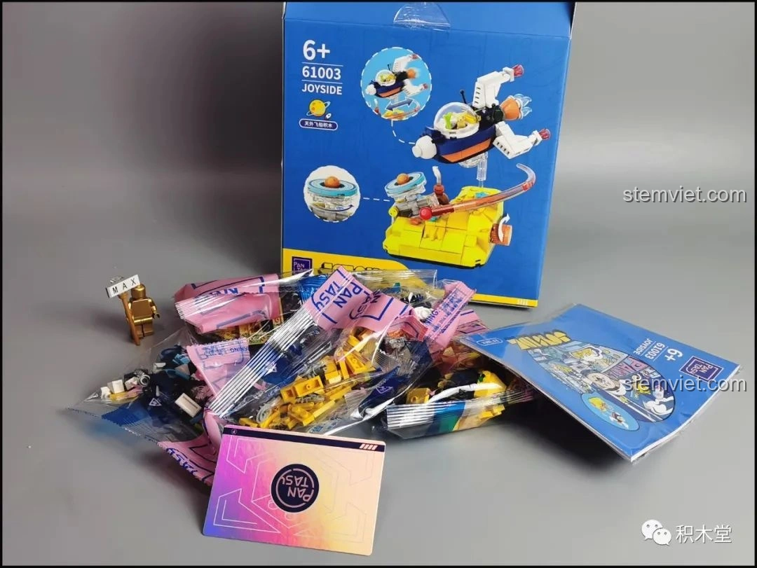 Các mảnh ghép đặc biệt màu vàng và nâu của bộ lắp ráp Pantasy Joyside 61003 cảnh quan không gian.