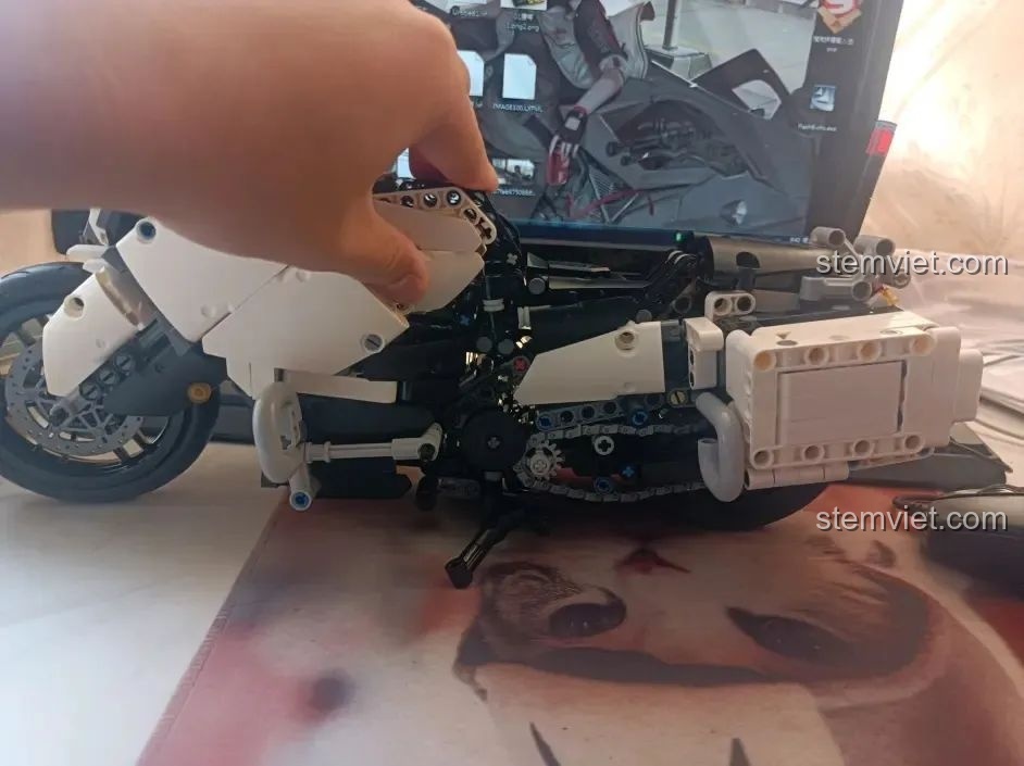 Các mảnh ghép đặc biệt hình tròn của bộ lắp ráp WOMA C0915 Xe mô tô cảnh sát Quốc Bân-650, phù hợp cho MOC.