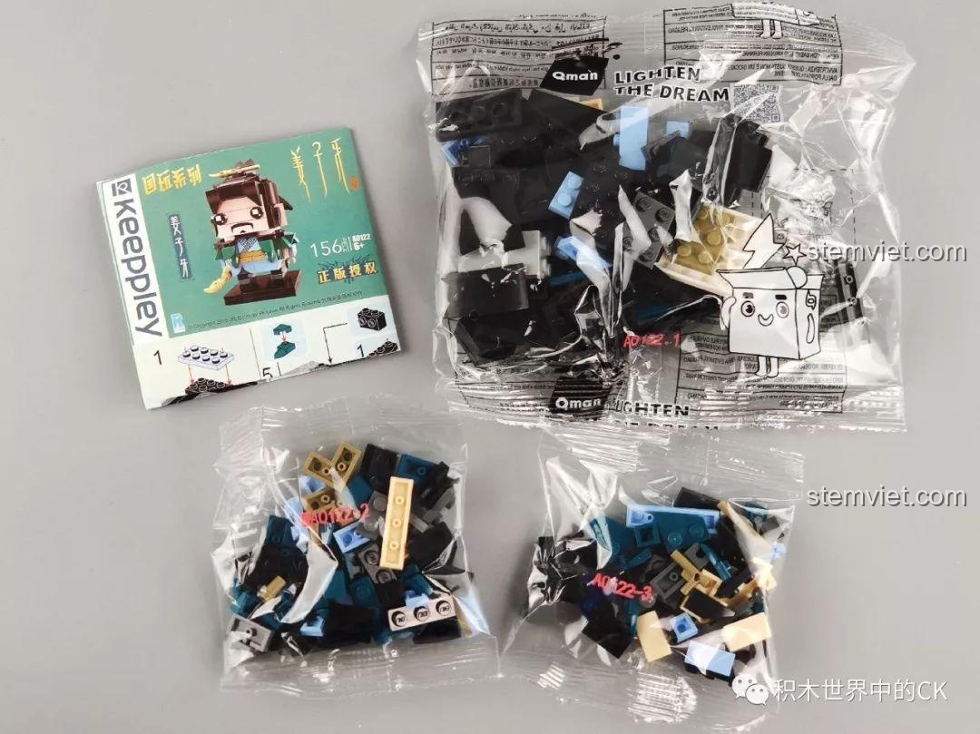 Các mảnh ghép và sách hướng dẫn của bộ đồ chơi lắp ráp Khương Tử Nha Keeppley A0122