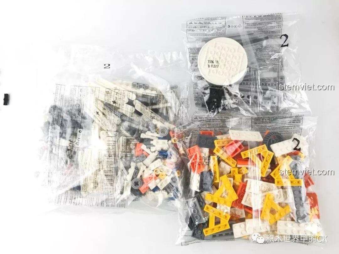 Các túi mảnh ghép cho giai đoạn 2 của bộ lắp ráp Winner 7036 Vòng Quay Mặt Trời.