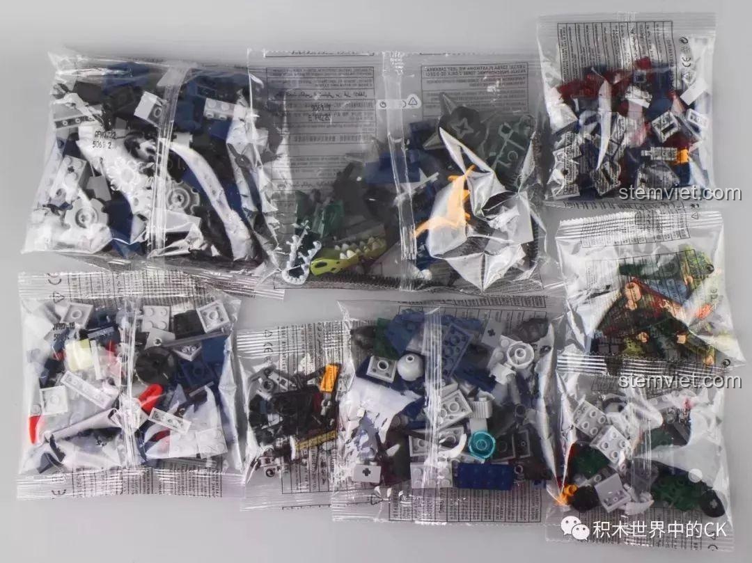 Các túi mảnh ghép không được đánh số của bộ đồ chơi lắp ráp Winner 5061.