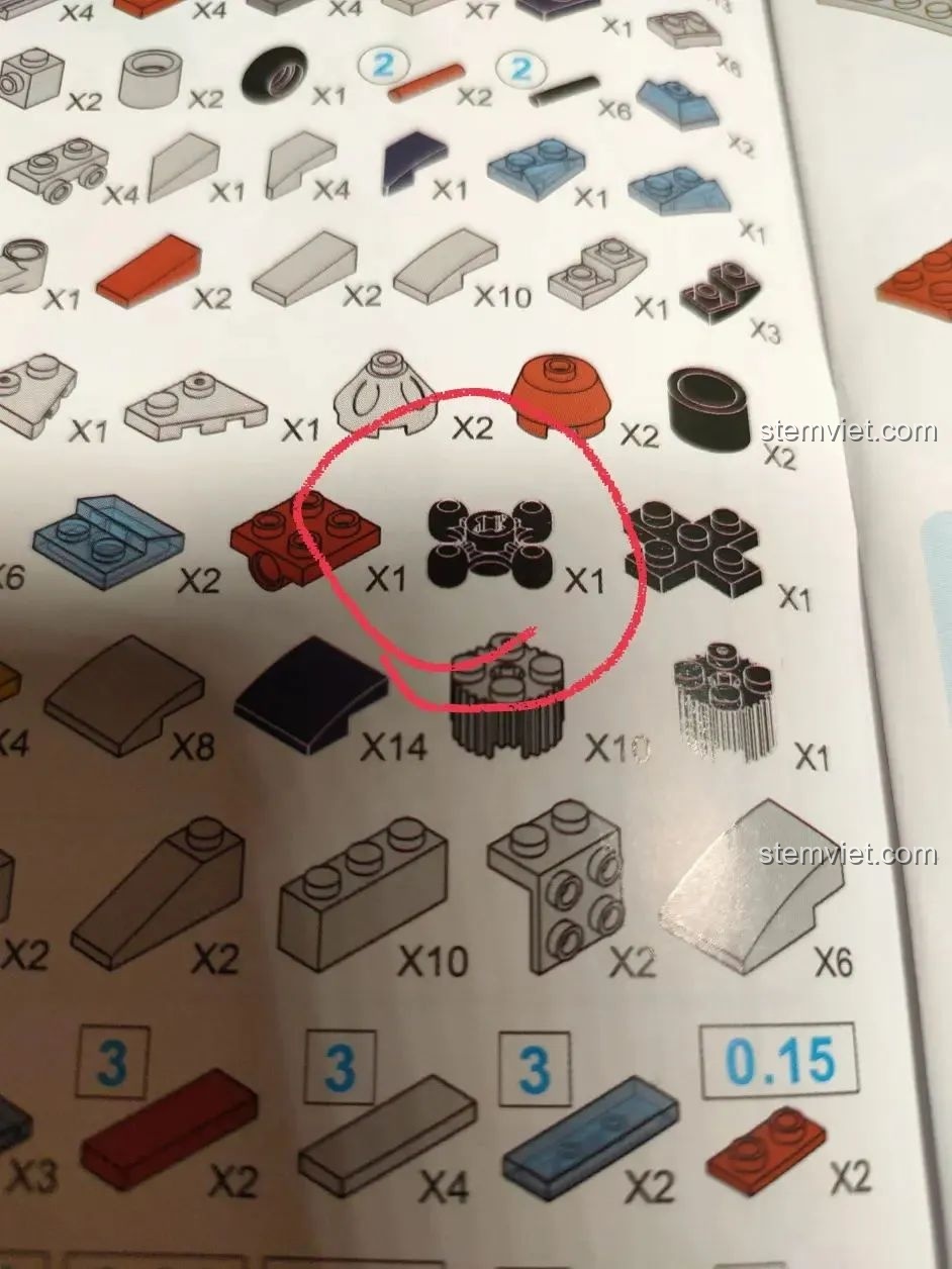 Chi tiết mảnh ghép đặc biệt hình giá đỡ trong bộ WOMA C0897, một chi tiết giá trị cho MOC.