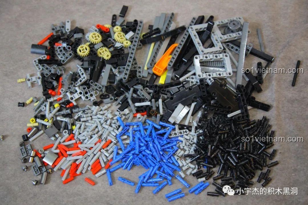 Tổng hợp các mảnh ghép nhựa ABS nhiều màu sắc từ túi số 1 của bộ MJ Blocks 8620A, sẵn sàng cho việc lắp ráp khung xe.