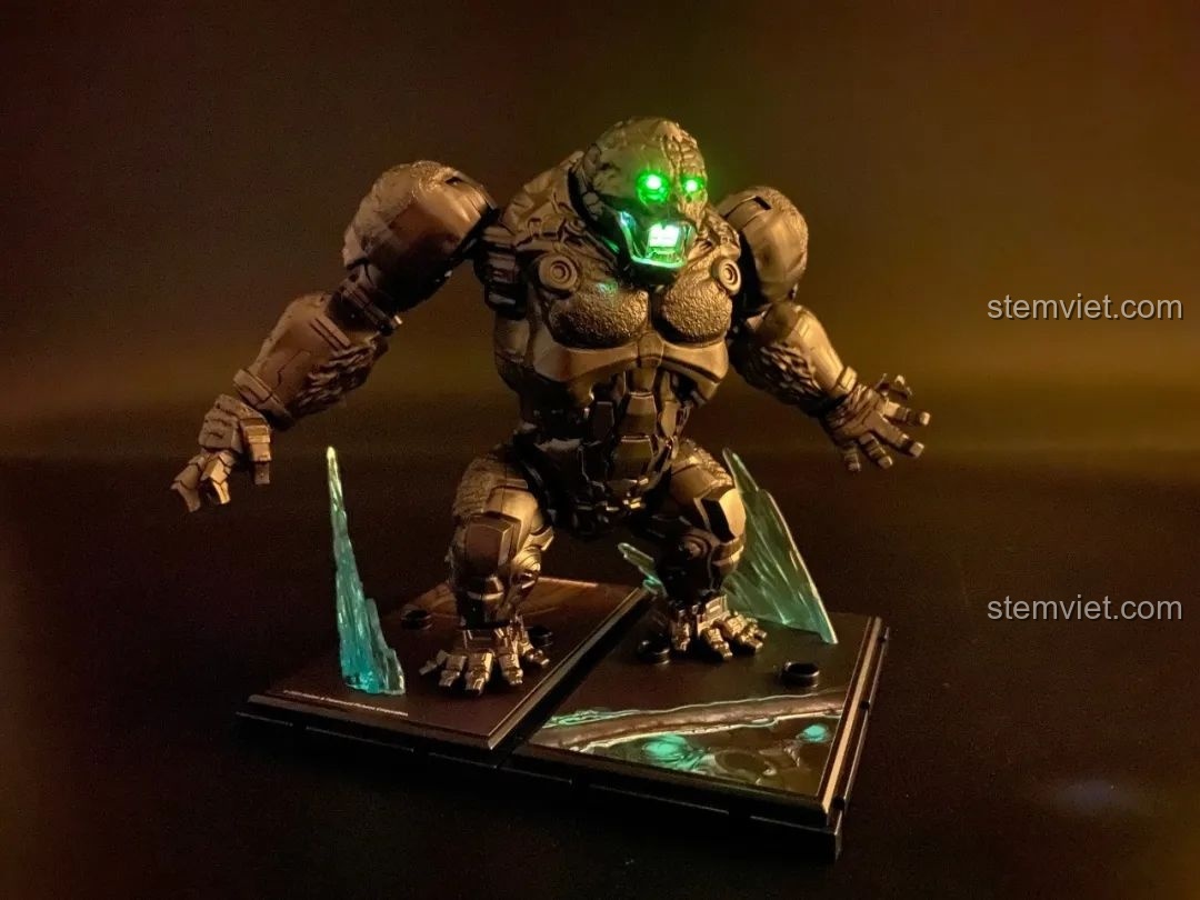 Các vỉ mảnh ghép màu xám kim loại của bộ lắp ráp Optimus Primal (Robot Mode) BLOKEES, chi tiết và sắc nét.