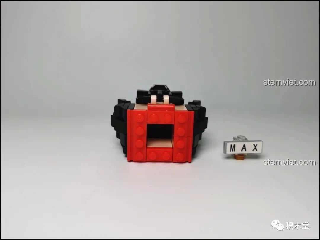 Các mảnh ghép còn thừa sau khi lắp ráp xong mô hình Sluban Q-Bricks Trương Phi.