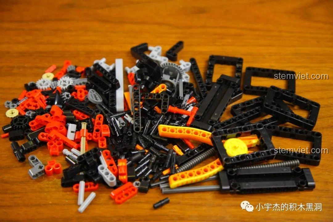 Tổng quan các mảnh ghép Technic trong túi số 1 của bộ Cada 8602 McLaren P1, chuẩn bị cho việc lắp ráp.