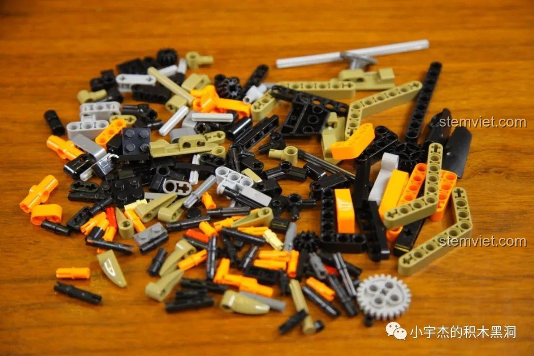 Tổng quan các mảnh ghép Technic trong túi số 2 của bộ Cada 8602 McLaren P1, chuẩn bị cho phần thân xe.