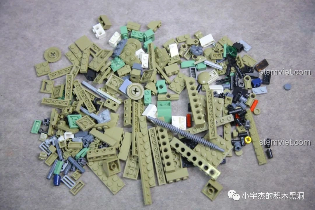 Các mảnh ghép từ túi số 2 của bộ PanlosBrick 632004, đa dạng chi tiết hơn.