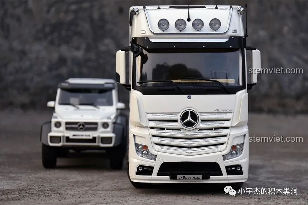 Các mảnh ghép từ túi số 9 của bộ lắp ghép Xe Tải Hạng Nặng Mercedes-Benz YC-QC007, sẵn sàng để lắp ráp bánh xe.