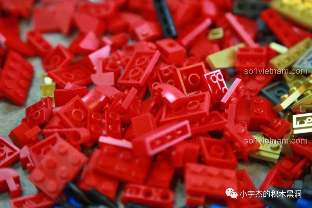 Góc cận cảnh các mảnh ghép màu vàng sơn tĩnh điện của KBOX V5004 Giáp Chống Hulk MK44.