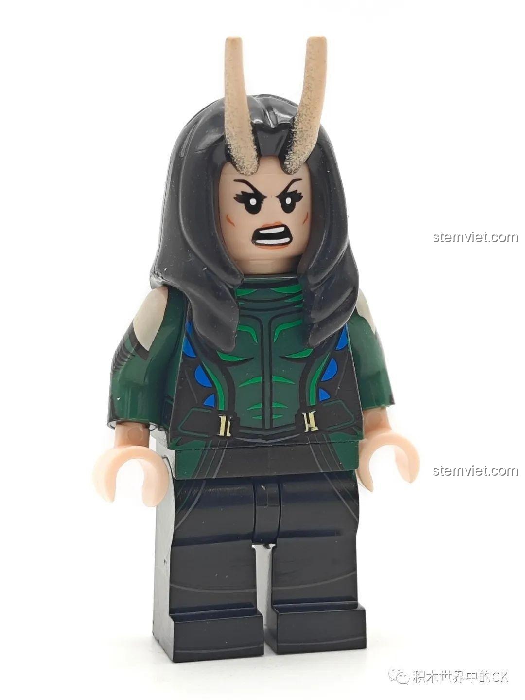 Minifigure Mantis XP-534 với khuôn mặt thay thế đang tức giận, tăng thêm tính tương tác cho đồ chơi lắp ráp.
