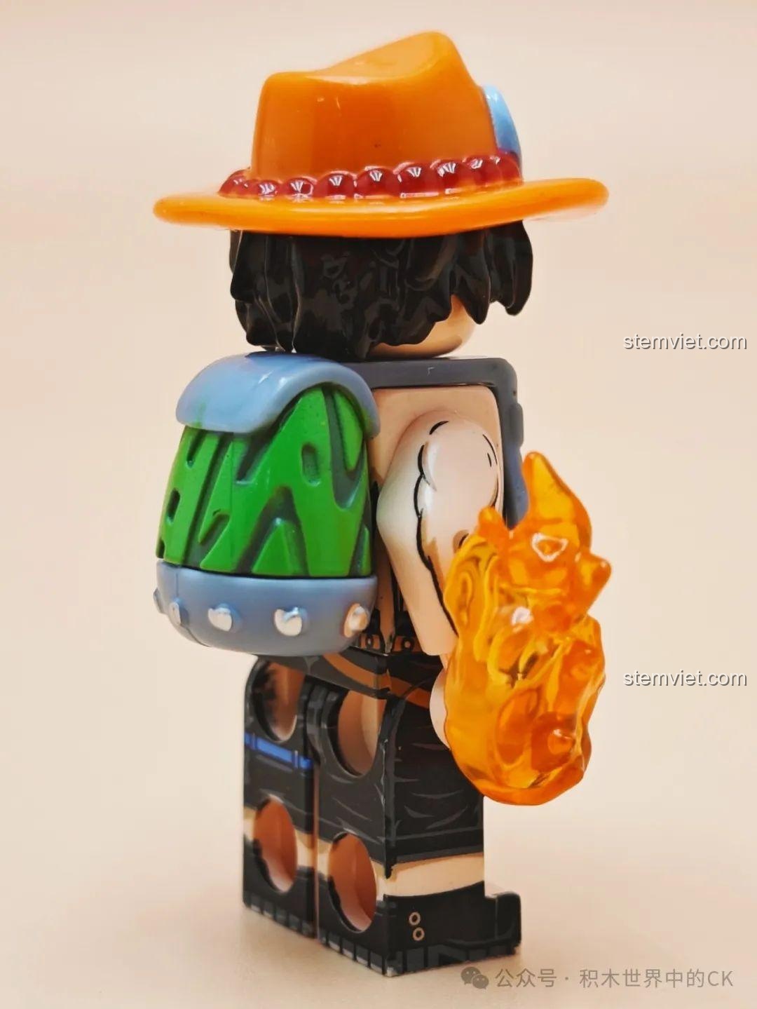 Minifigure Marco XINH X0353 với đôi cánh phượng hoàng lửa.