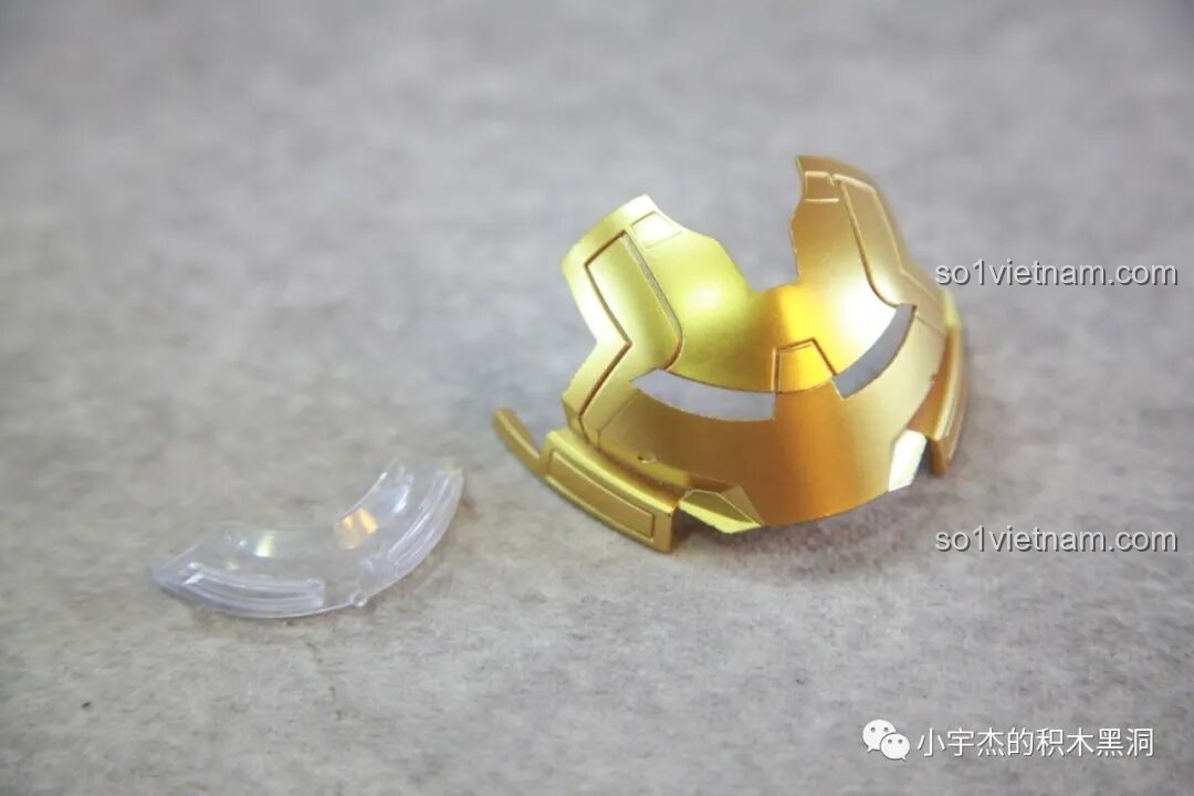 Chi tiết mặt nạ Iron Man của KBOX V5004 Hulkbuster MK44, với các đường vân rõ nét.