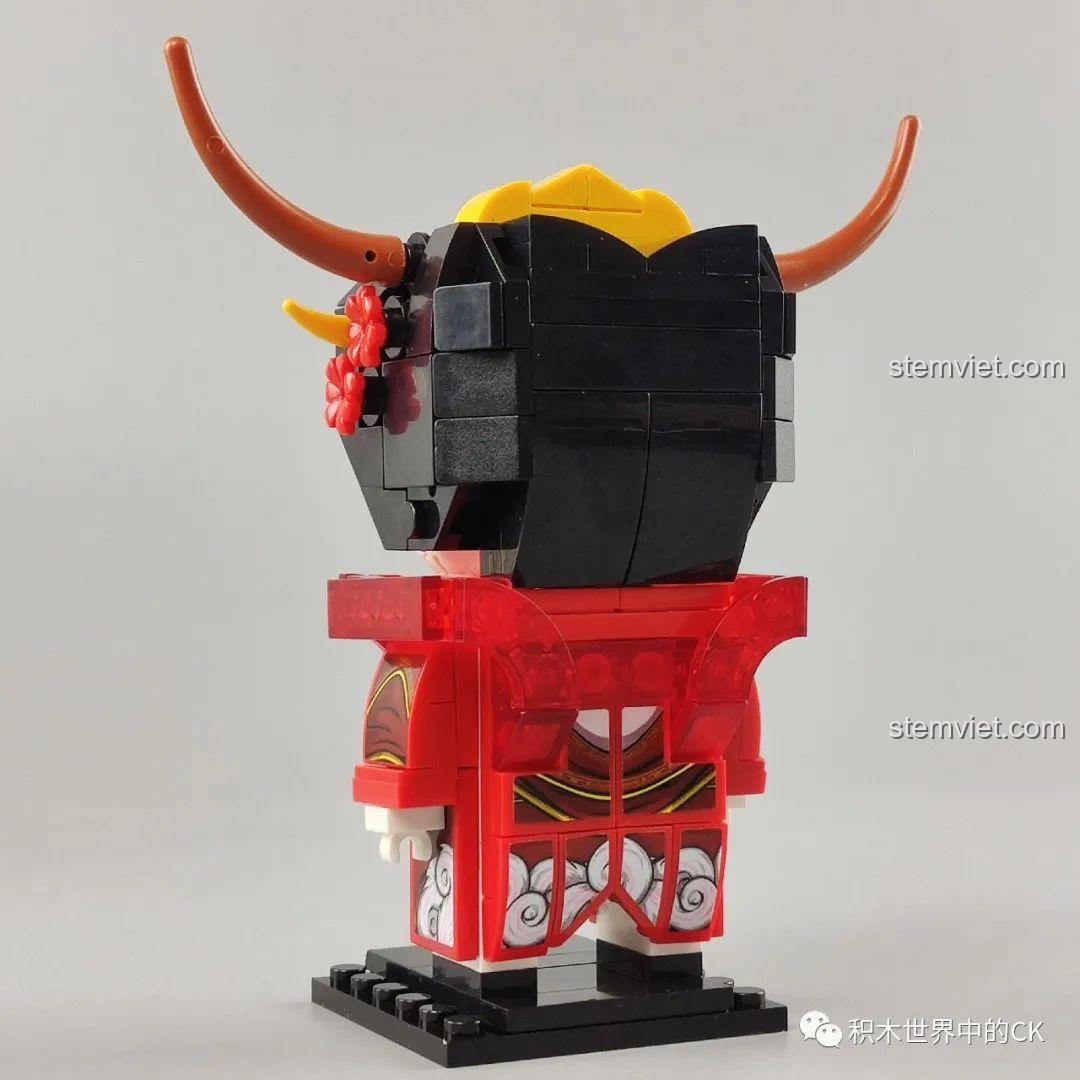 Các mô hình lắp ráp Phong Thần Diễn Nghĩa Zhegao từ phía sau, cho thấy chi tiết trang phục và phụ kiện.