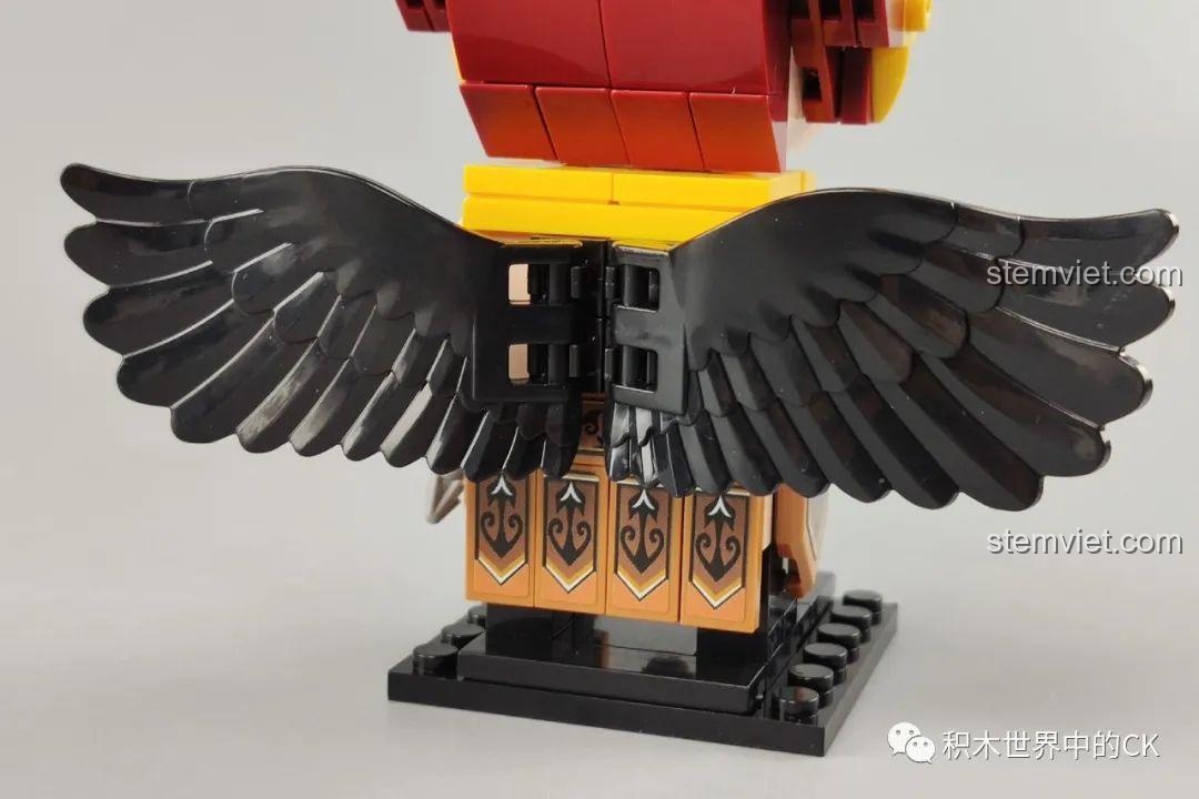 Mặt sau mô hình lắp ráp Dương Tiễn Zhegao QL2302, cho thấy chi tiết trang phục và tóc dài.