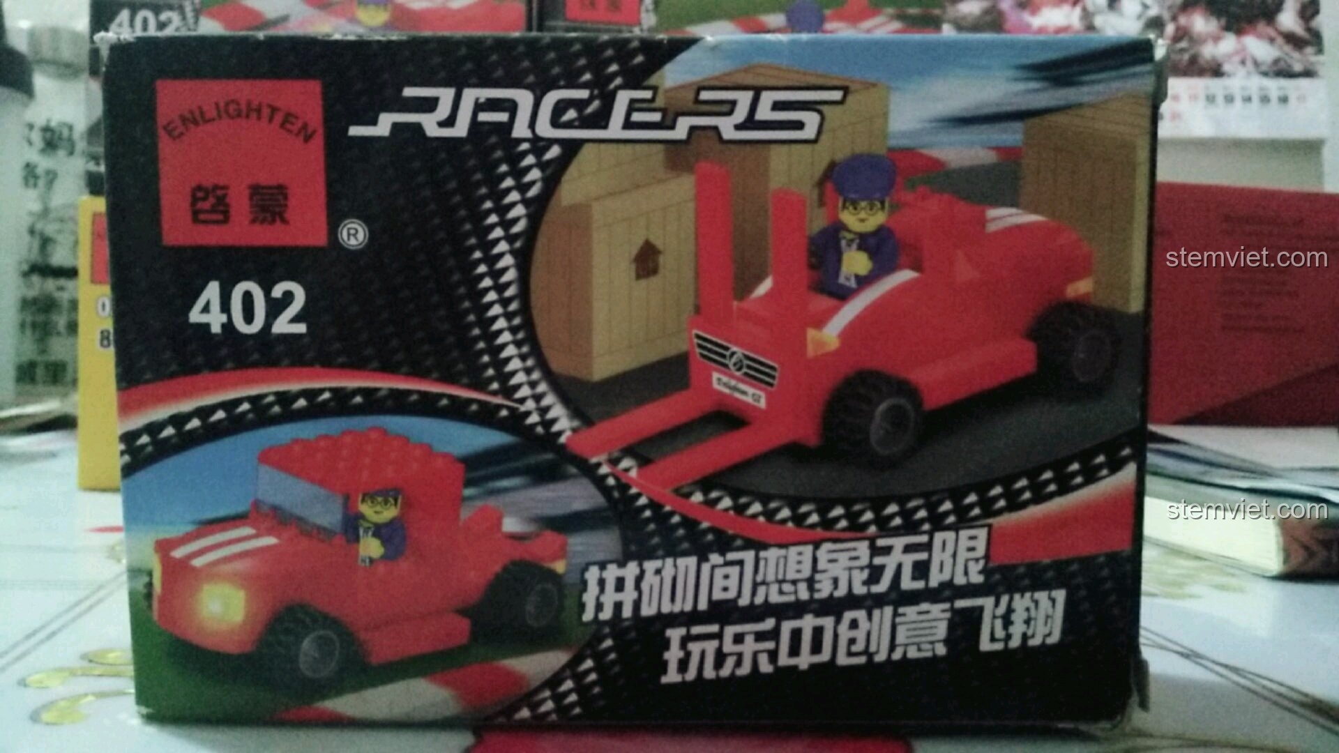 Mặt sau hộp Enlighten 402 hiển thị các tính năng và mô hình khác có thể lắp ráp được.