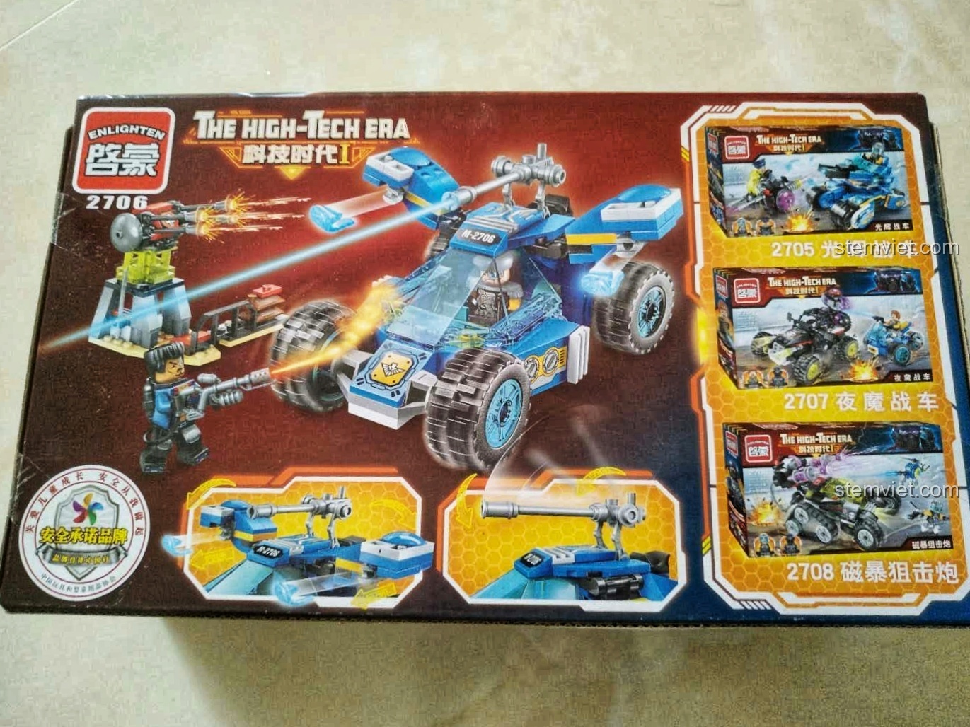 Mặt sau hộp bộ lắp ráp Xe do thám tương lai 2706, hiển thị các tính năng và các bộ khác trong cùng series.