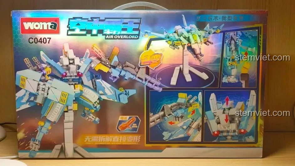 Mặt sau hộp đồ chơi WOMA C0407 Robot Biến Hình Không Trung Bá Vương, hiển thị các bước biến hình và tính năng nổi bật của mô hình.