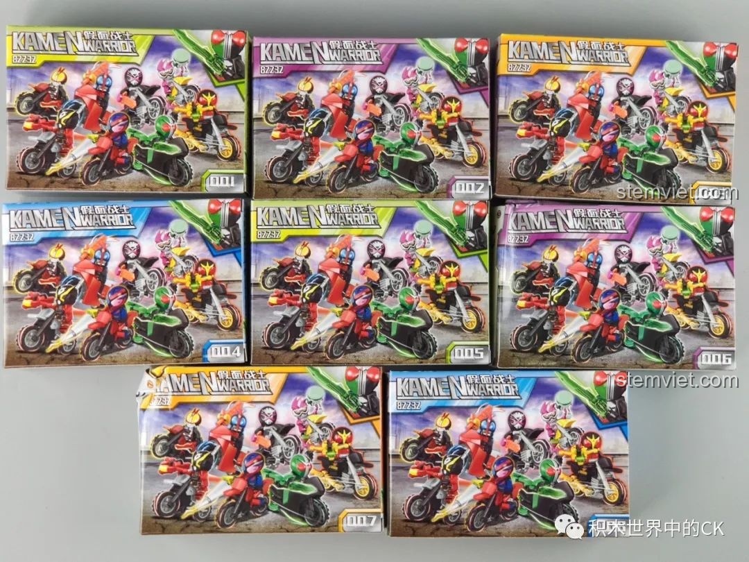 Mặt sau của 8 hộp sản phẩm bộ xếp hình Chiến Binh Kamen Rider, cho thấy thiết kế đồng bộ của cả dòng sản phẩm.