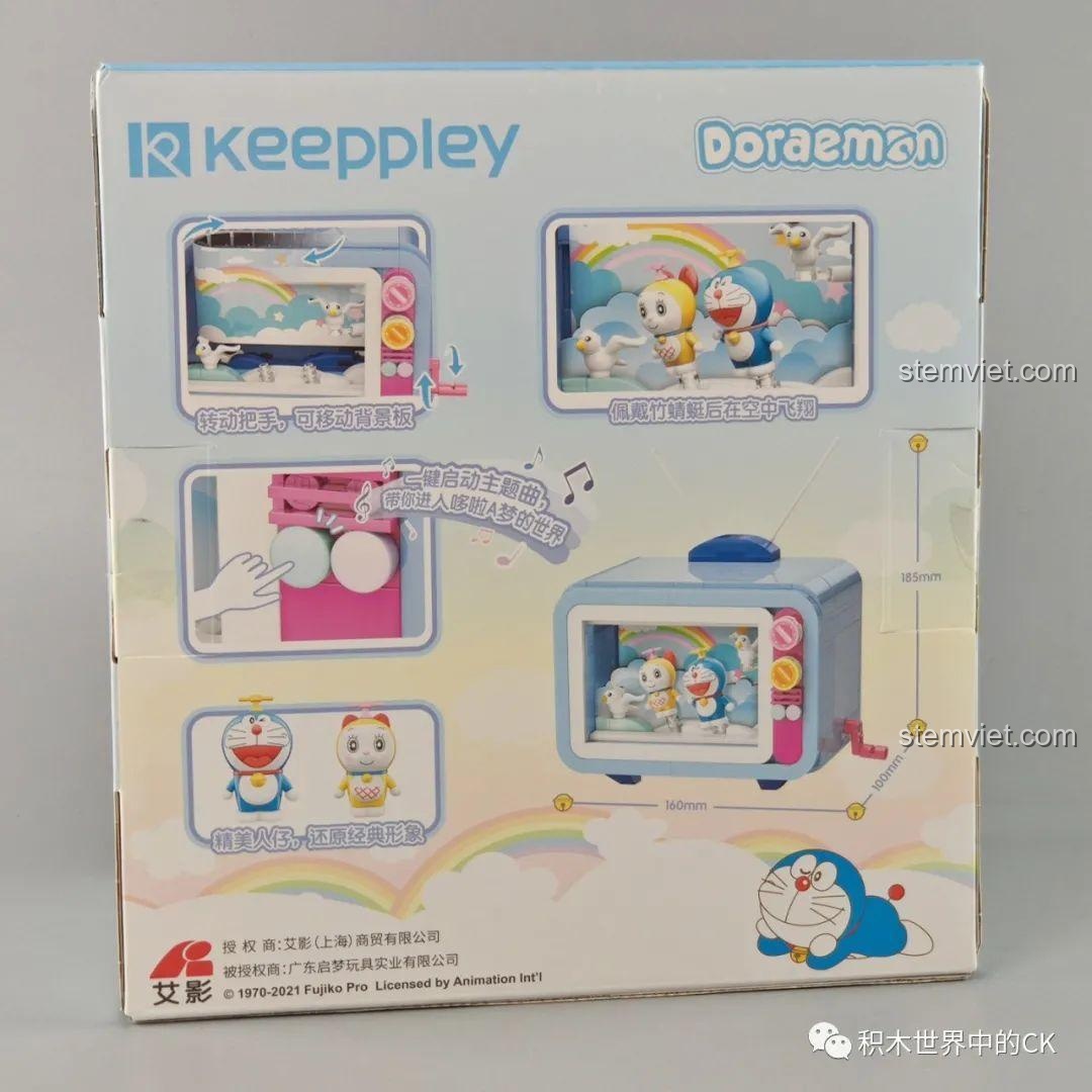 Mặt sau hộp Keeppley 20408 Tivi Doraemon mô tả các chức năng chính: xoay tay cầm, phát nhạc và các nhân vật đi kèm.