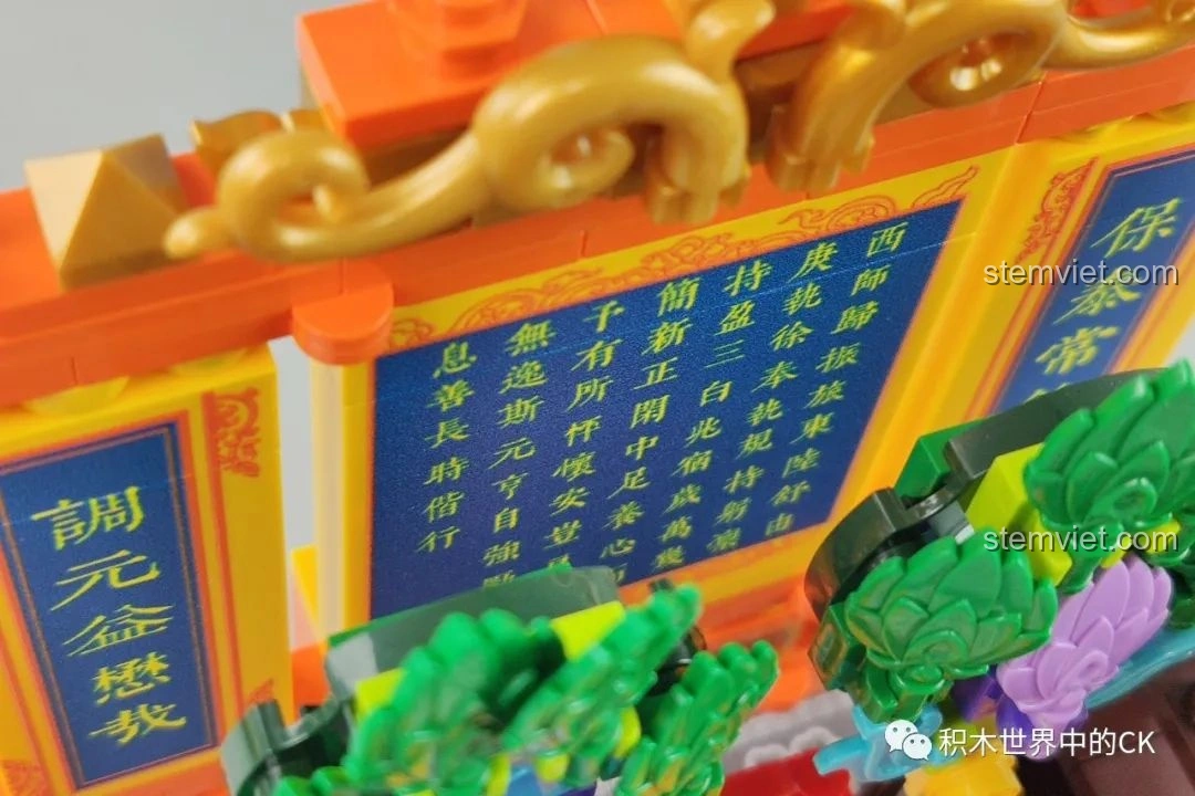 Mặt sau hộp bộ lắp ghép Keeppley K10144 Hoàng Thành Hí Tuyết, hiển thị thông số kỹ thuật và các chi tiết nổi bật.