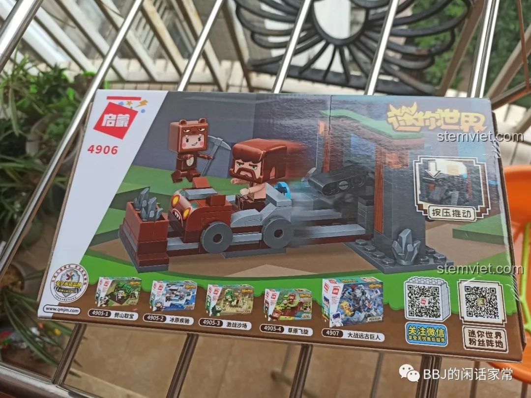 Mặt sau hộp đồ chơi QMAN 4906 giới thiệu các bộ lắp ráp khác trong series Cảnh game Mini World cho trẻ 6 tuổi.