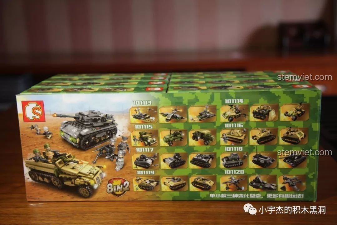 Mặt sau hộp trưng bày bộ lắp ráp Xe quân sự Đế Chế Thép cho trẻ em 6+ với hình ảnh các mẫu xe có thể lắp ráp.