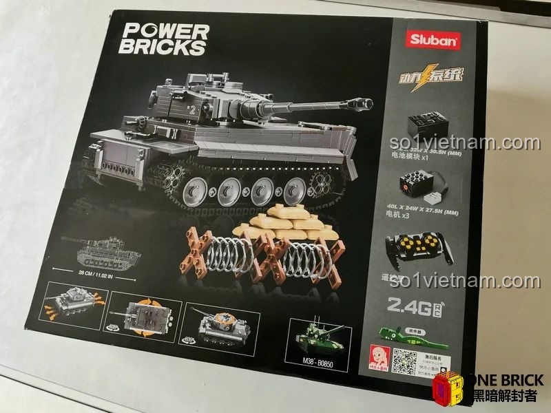 Mặt sau hộp bộ lắp ráp Sluban M38-B0851 Xe tăng Tiger I, hiển thị các tính năng chính như điều khiển, kích thước và các bộ phận động cơ.