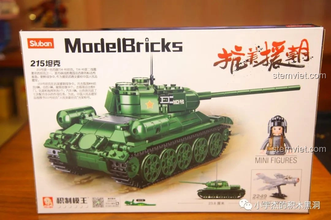 Mặt sau hộp bộ lắp ráp Xe Tăng 215 Chống Mỹ Cứu Nước Sluban M38-B0982, hiển thị mô hình hoàn chỉnh và minifigure.