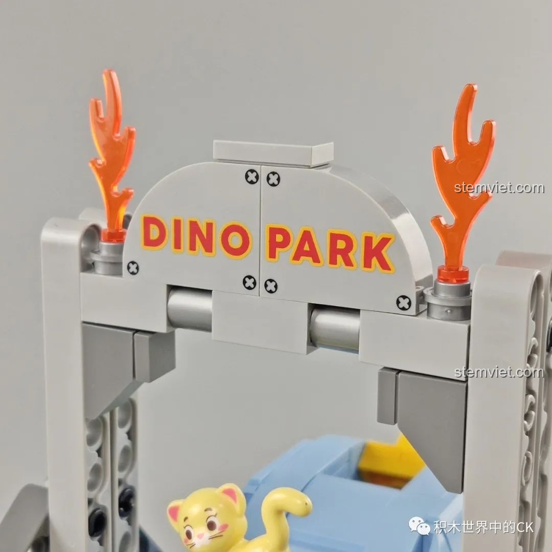 Mặt sau khung ảnh khủng long tò mò JAKI Fun Desk với chân đỡ