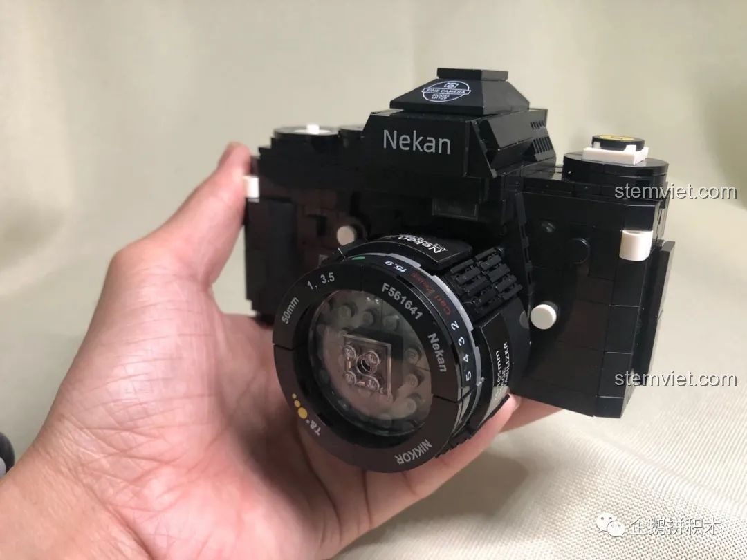 Mặt sau của mô hình Máy Ảnh Kỹ Thuật Số Nekan FY2A LR129 (00844) với các chi tiết điều khiển.