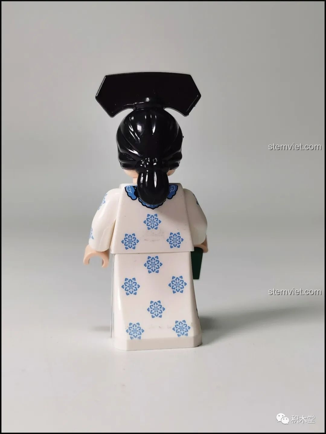 Mặt sau minifigure Cảnh Hạ của bộ lắp ghép Wekki 506003 Vườn Thượng Uyển Bốn Mùa: Cảnh Hạ