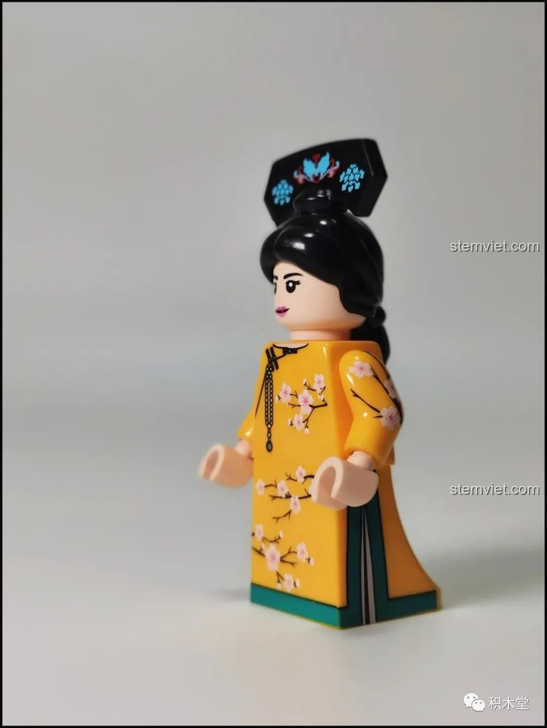 Mặt sau minifigure Cảnh Thu của bộ lắp ghép Wekki 506004 Vườn Thượng Uyển Bốn Mùa: Cảnh Thu