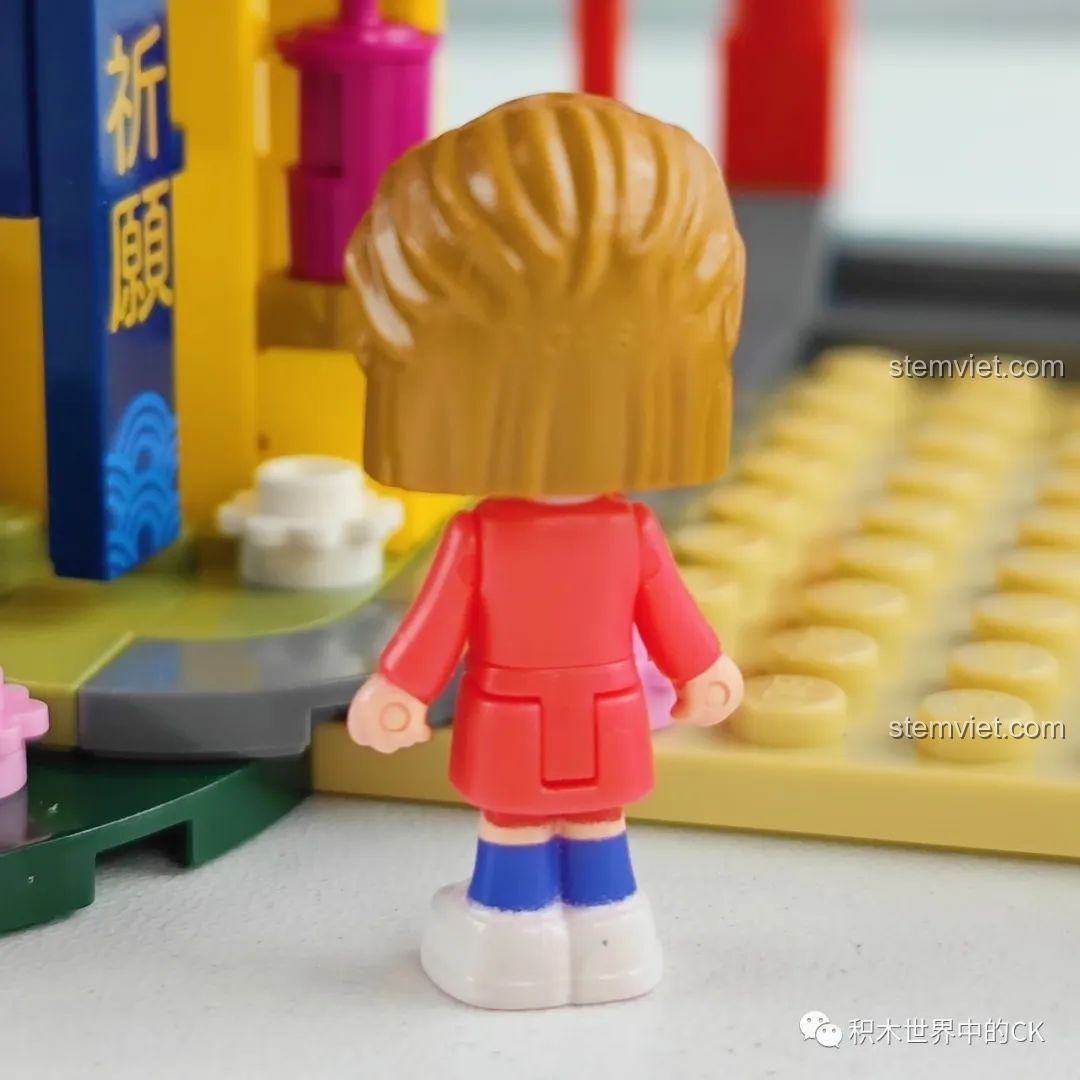 Mặt sau của minifigure Haibara Ai trong bộ K20707.