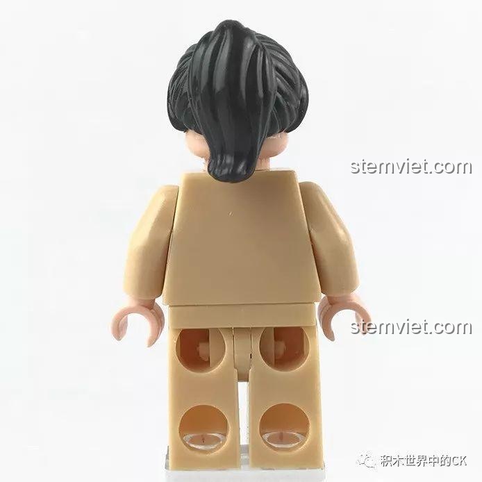 Mặt sau của minifigure nữ trong bộ LELE 36029, cho thấy mái tóc được tạo hình gọn gàng.