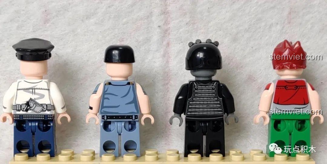 Mặt sau của bốn minifigure phụ, cho thấy sự đa dạng trong thiết kế trang phục của bộ SEMBO 102467.