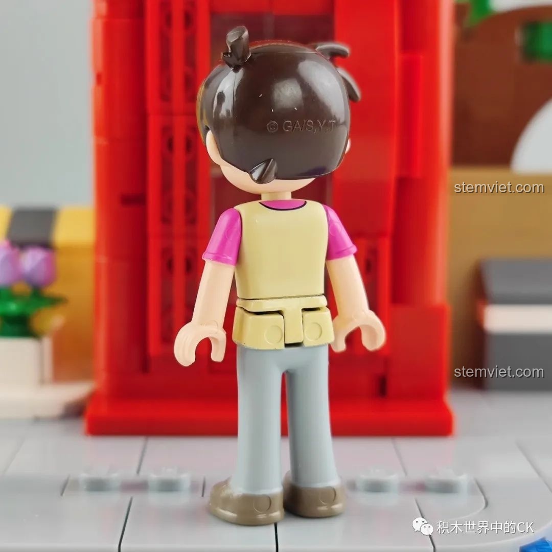 Mặt sau của minifigure Shinichi Kudo trong bộ lắp ráp Keeppley K20705.