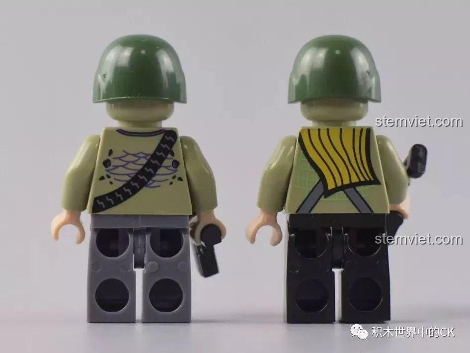 Mặt sau của hai minifigures Binh lính cá sấu trong bộ đồ chơi lắp ráp Thành trì của lính cá sấu.