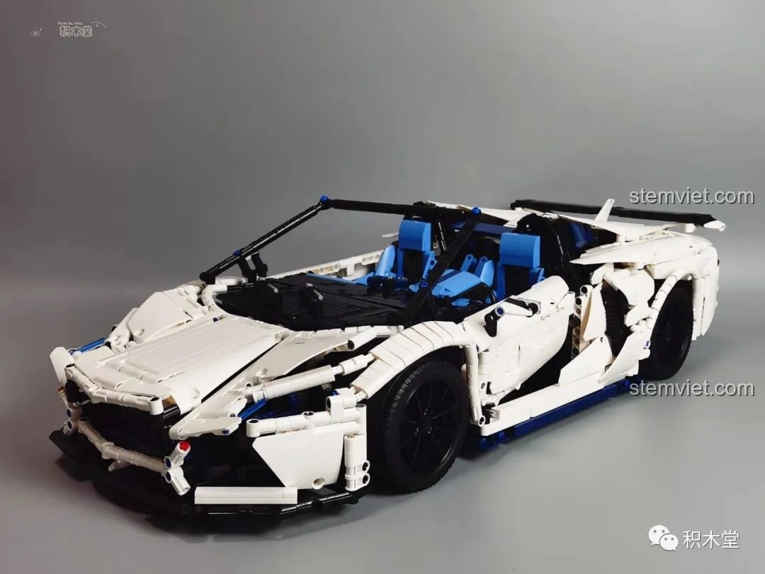 Góc nhìn chính diện phía sau của mô hình Feifan F10002 Lamborghini Aventador SVJ Roadster đã hoàn thiện.