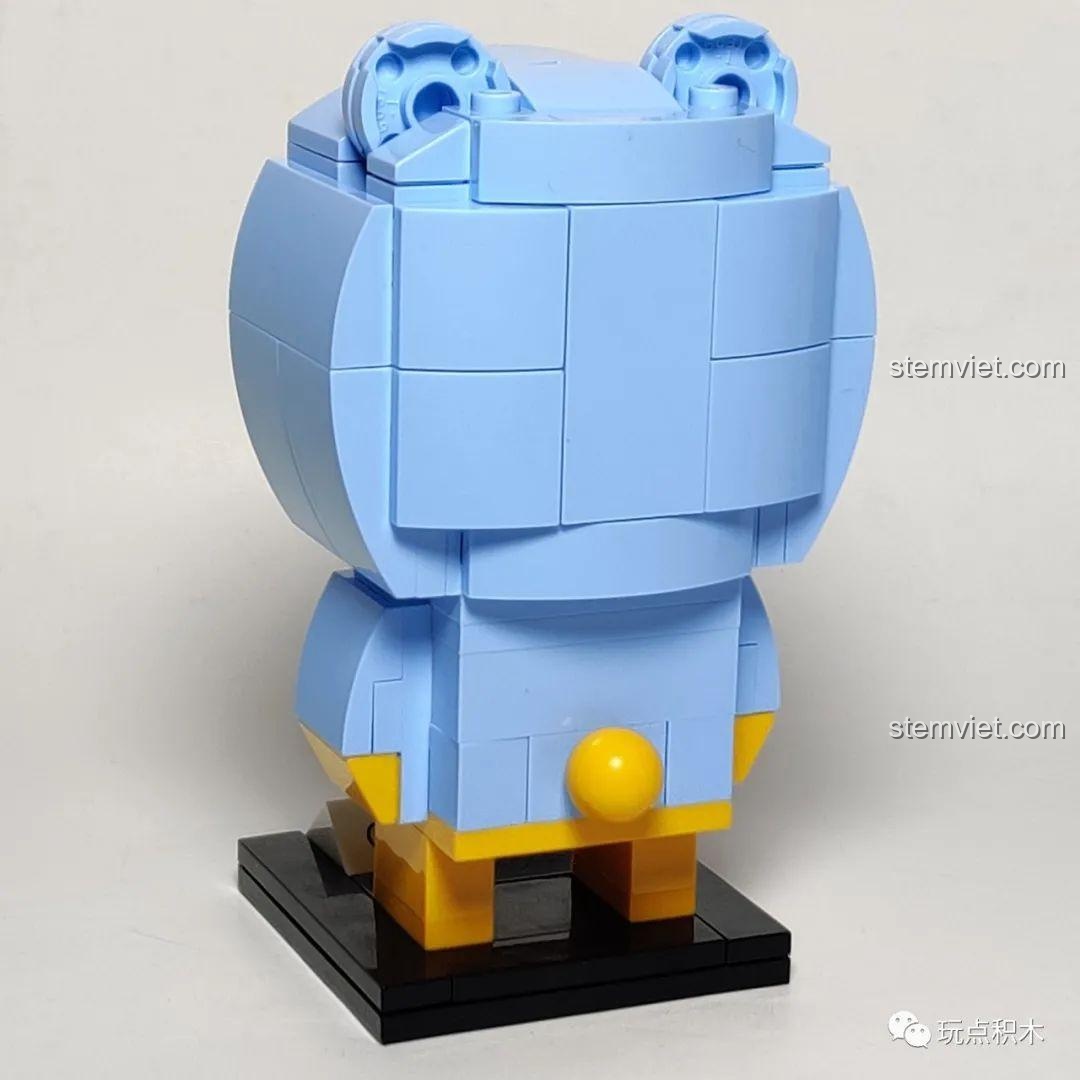 Mặt sau của mô hình GUDI 52001 Sư tử Ryan với chi tiết chiếc đuôi nhỏ màu vàng.