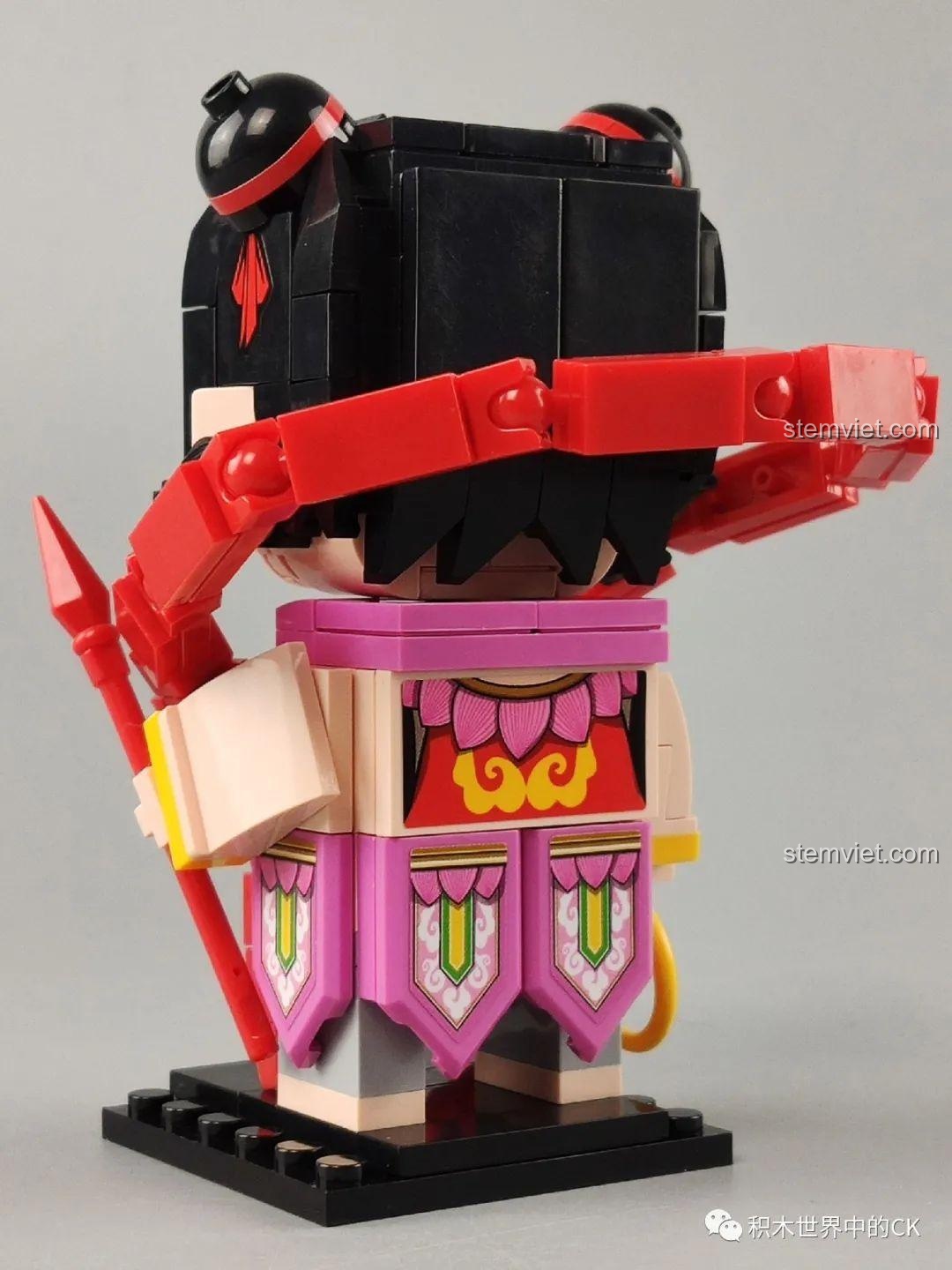 Mặt sau mô hình lắp ráp Na Tra Zhegao QL2300, cho thấy chi tiết trang phục và búi tóc.