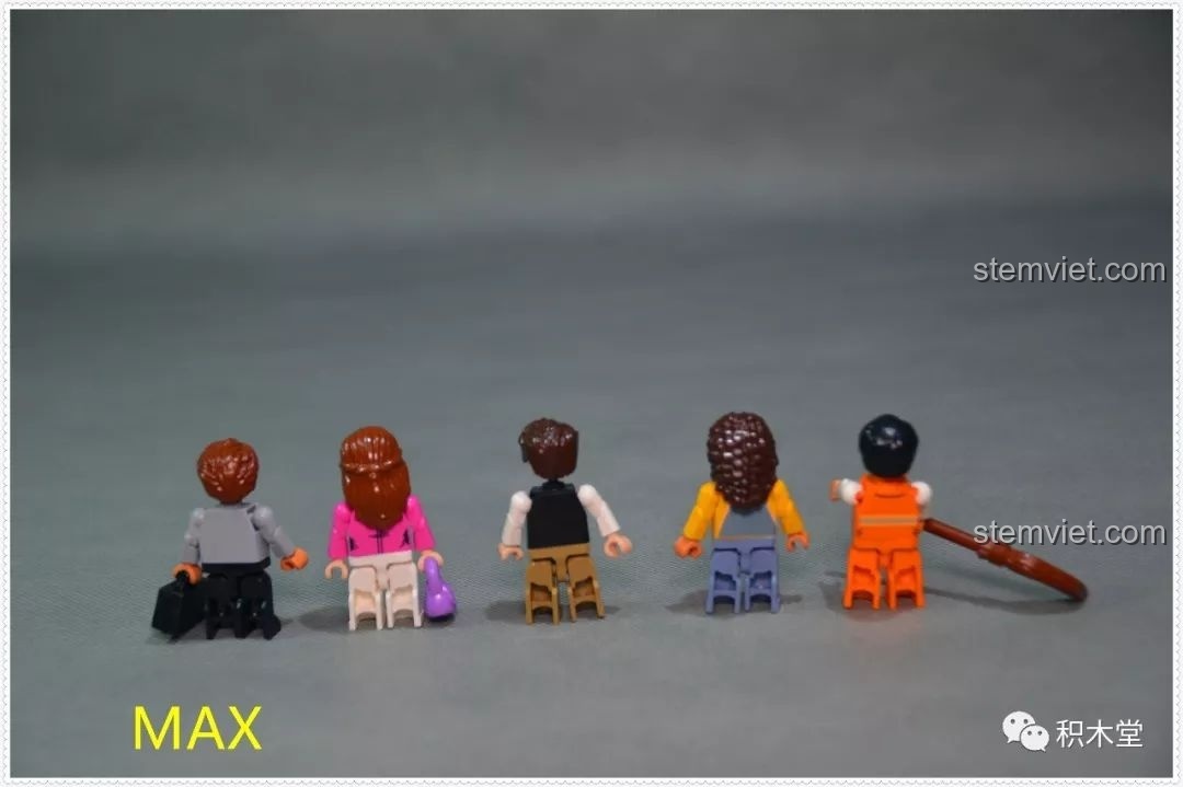 Mặt sau của các nhân vật mini trong bộ đồ chơi xây dựng Zhe Gao QL0922.