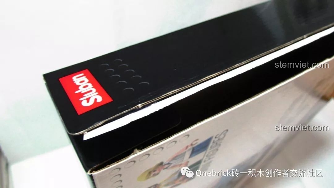 Mặt sau vỏ hộp của bộ xếp hình Xe buýt Volkswagen T1 B0707, hiển thị các góc khác của mô hình và thông tin sản phẩm.