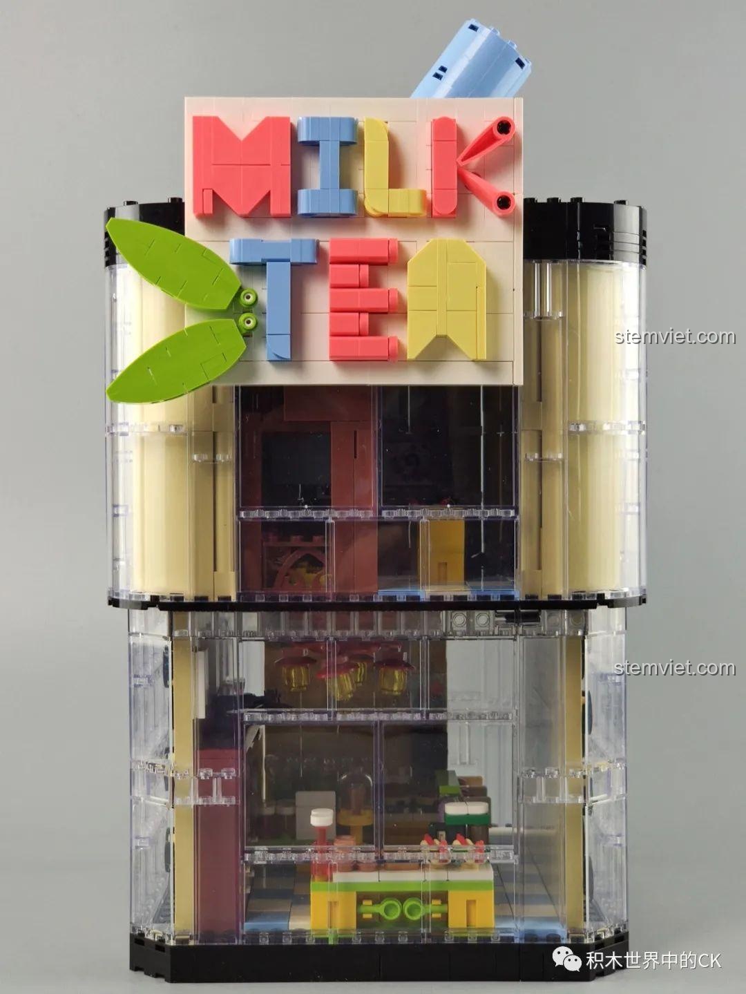 Mặt trước của mô hình Cửa hàng trà sữa JIAZHI SY 5209, với biển hiệu và lá cây trang trí.