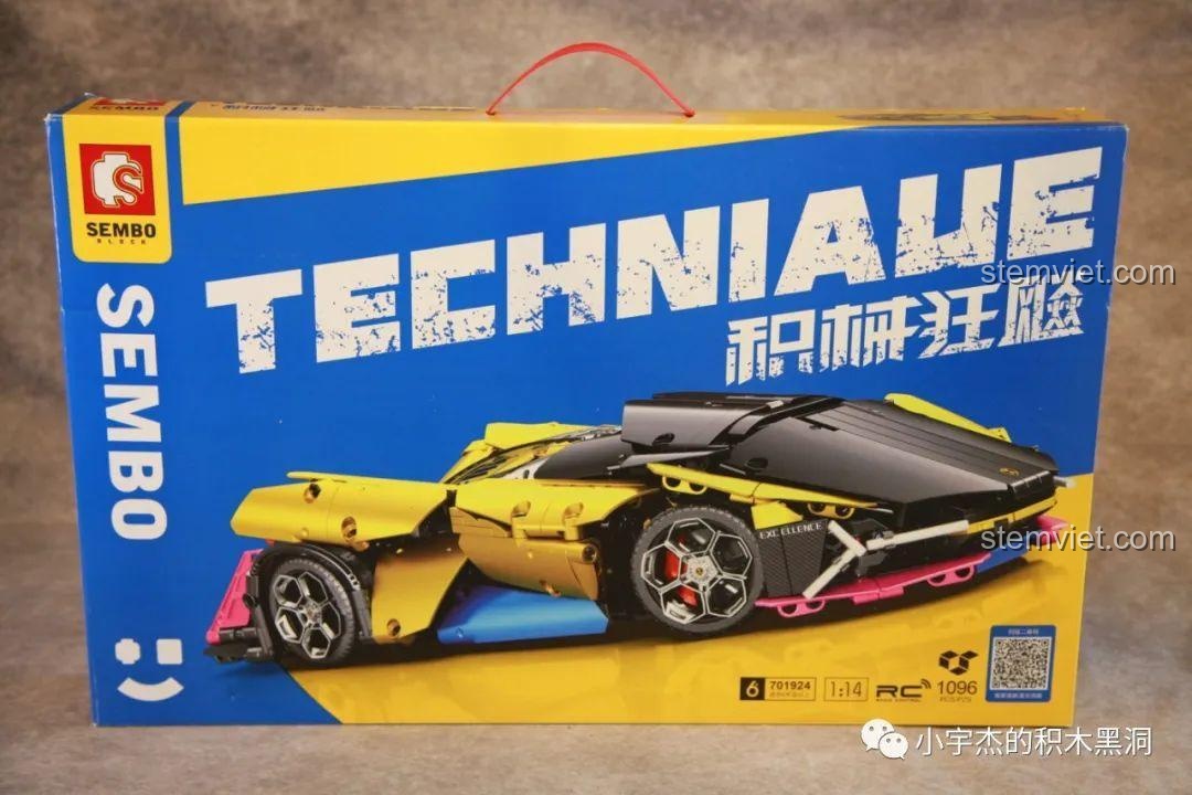 Mặt trước hộp đồ chơi SEMBO 701924 Siêu Xe Cyberpunk Truyền Kỳ với thiết kế đồ họa ấn tượng và màu sắc nổi bật.