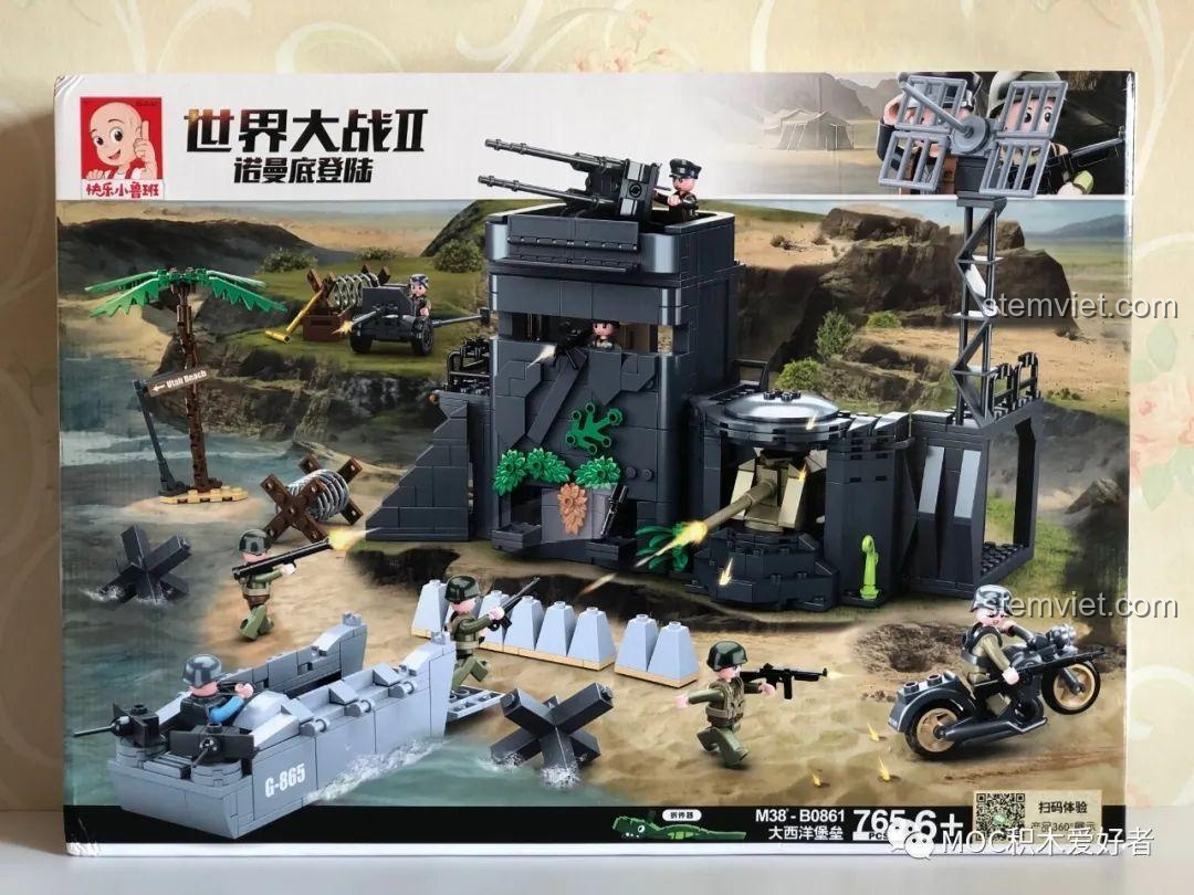 Mặt trước hộp đồ chơi lắp ráp Sluban M38-B0861 Pháo đài Normandy, tái hiện cảnh đổ bộ D-Day cho bé trai.