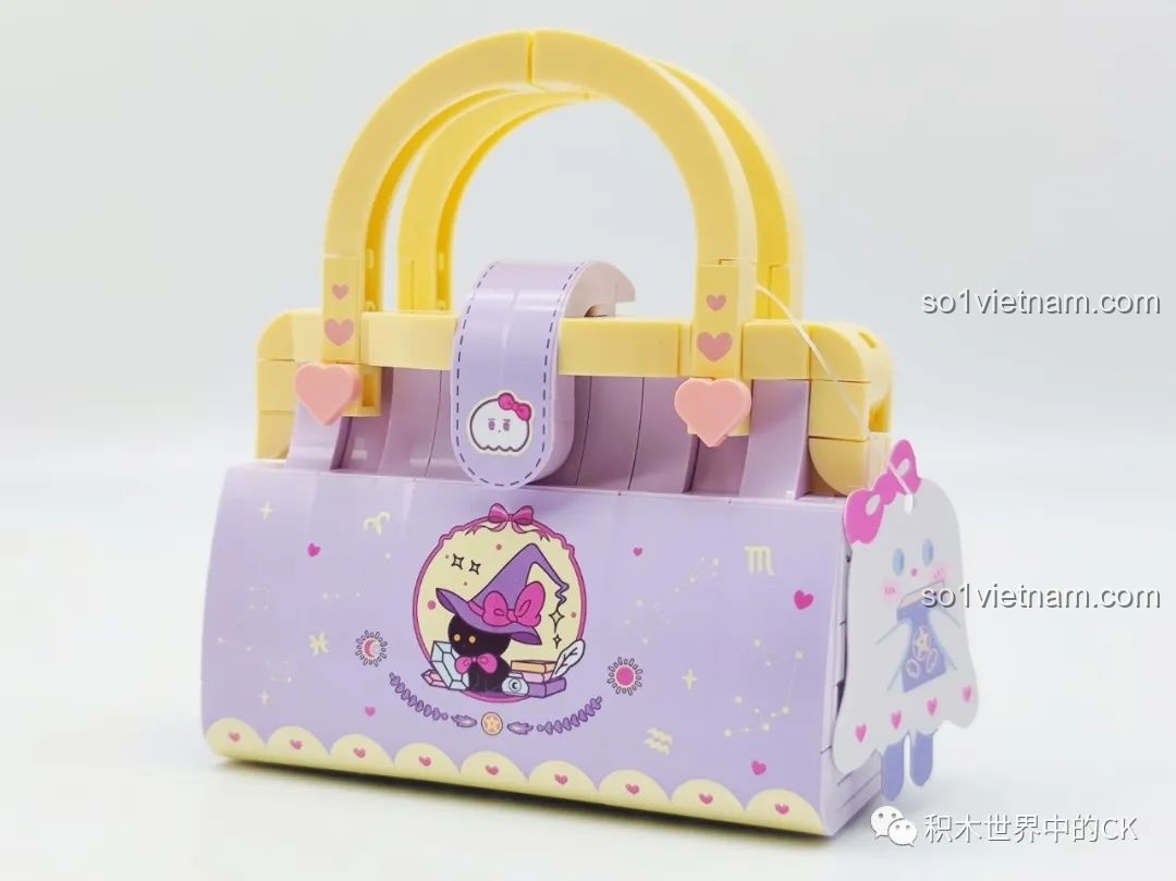 Mặt trước của túi xách Wekki 516910 với họa tiết mèo đen đội nón phù thủy và các chòm sao.